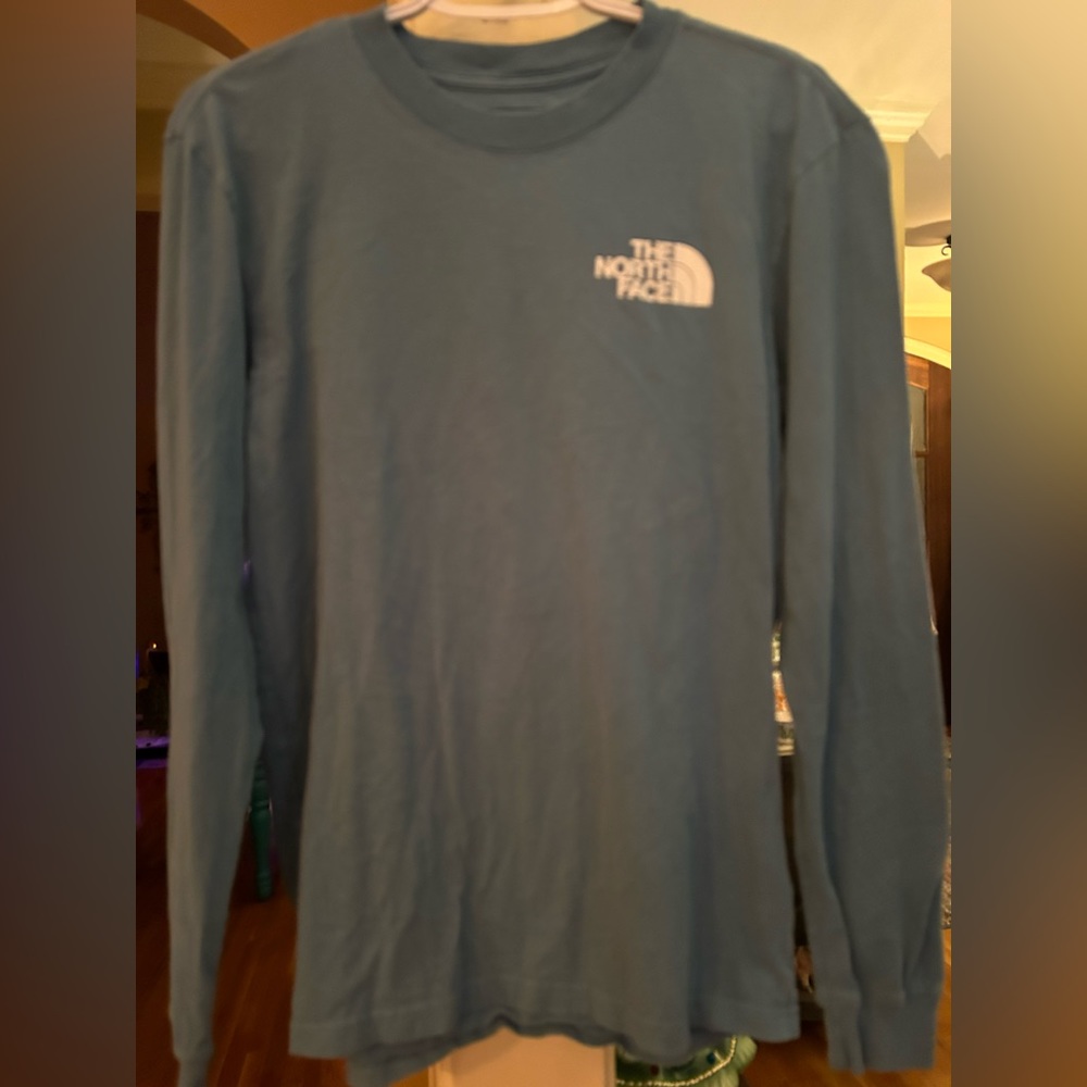 Means like new North Face long sleeve T-shirt